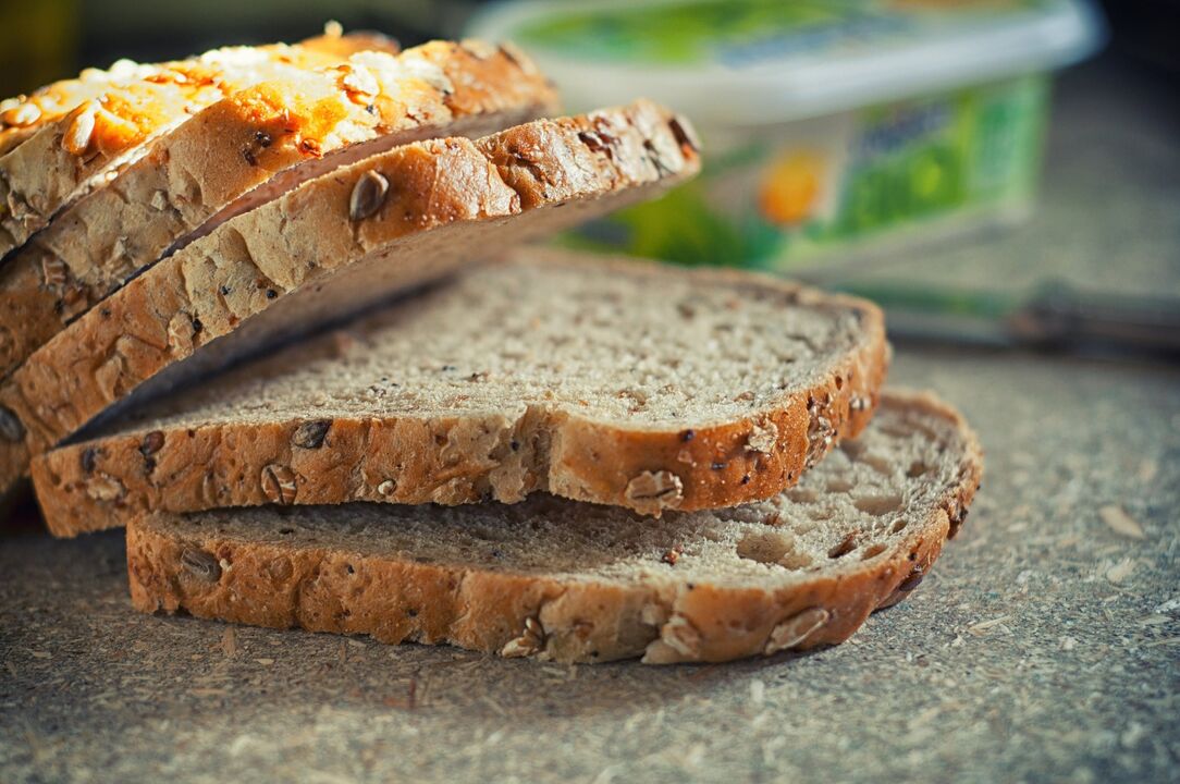 4 型血的饮食允许您在饮食中加入全麦面包。