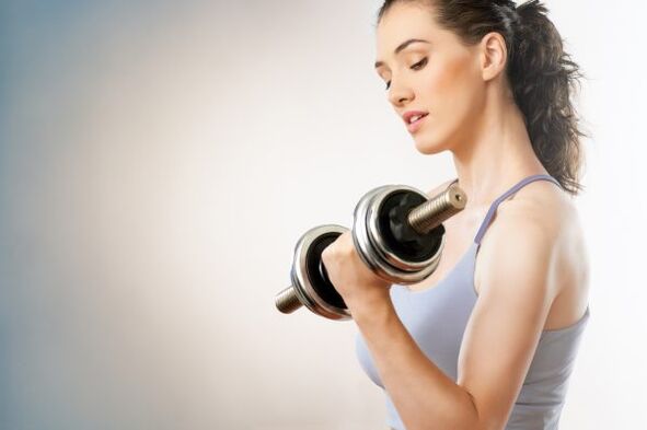 哑铃体育锻炼有助于7天减重5公斤的过程